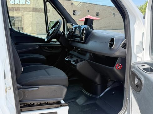 Used 2019 Mercedes-Benz Sprinter 170 w/ Chrome Grille Package image 11
