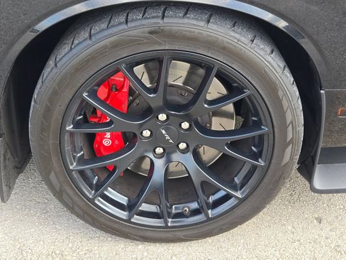 Used 2015 Dodge Challenger SRT Hellcat RWD image 30