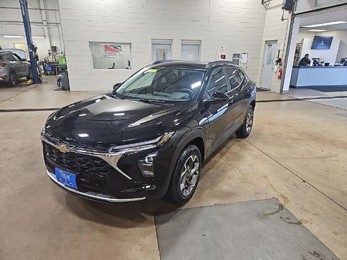 New 2026 Chevrolet Trax LT w/ Driver Confidence Package FWD image 2