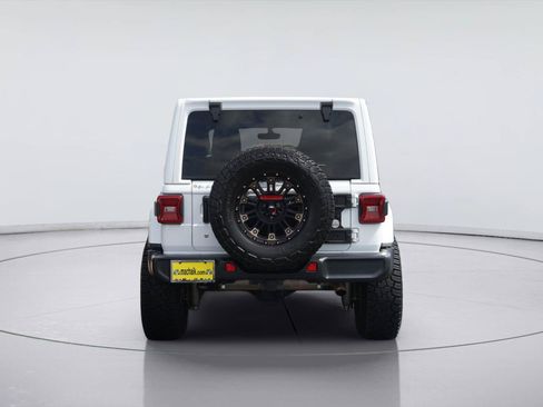 Used 2018 Jeep Wrangler Unlimited Sahara AWD/4WD image 7