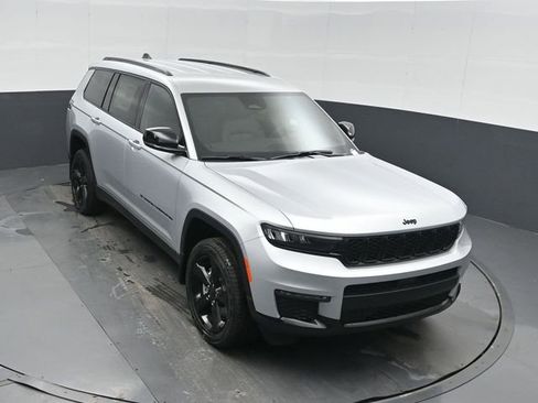 New 2025 Jeep Grand Cherokee L Limited w/ Black Appearance Package image 39