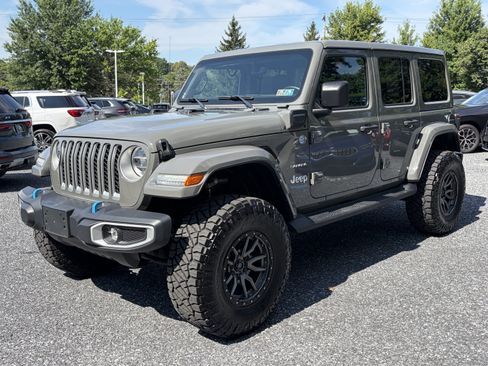 Used 2022 Jeep Wrangler Unlimited Sahara w/ Cold Weather Group AWD/4WD image 1