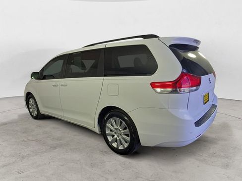 Used 2013 Toyota Sienna AWD image 3