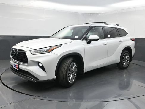 Used 2024 Toyota Highlander Platinum AWD/4WD image 24