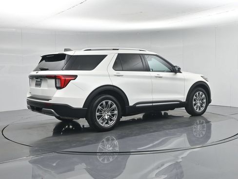 Used 2025 Ford Explorer Platinum RWD image 31