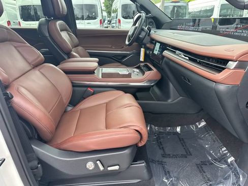 New 2026 Lincoln Navigator L Reserve AWD/4WD image 14