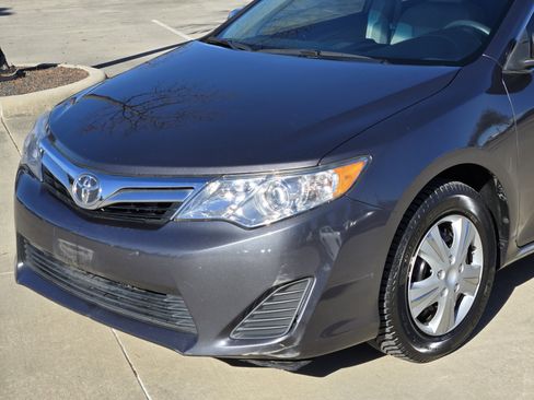 Used 2014 Toyota Camry LE image 8