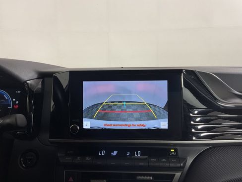 Used 2025 Toyota Camry SE FWD image 27