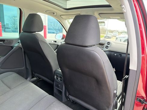 Used 2012 Volkswagen Tiguan S image 28