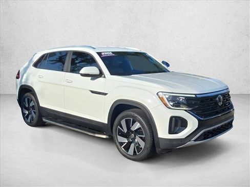 Used 2024 Volkswagen Atlas Cross Sport SE FWD image 3