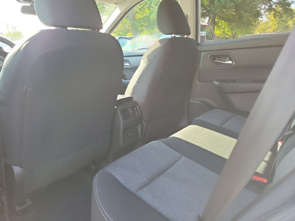 Used 2024 Nissan Rogue SV AWD/4WD image 16