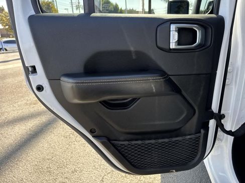 Used 2024 Jeep Wrangler Sahara image 23