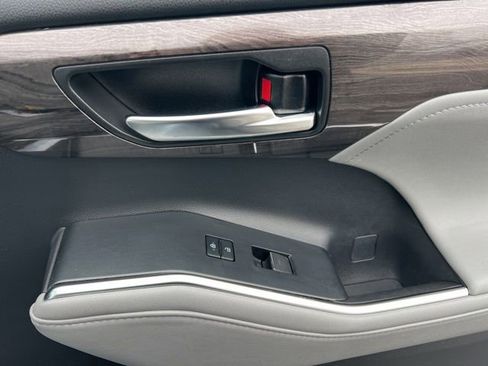 Used 2021 Toyota Highlander Limited image 38