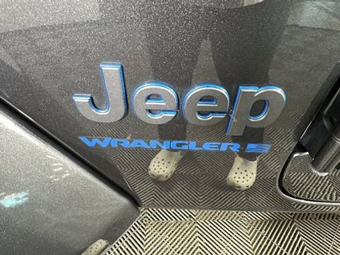 Used 2024 Jeep Wrangler Unlimited w/ Convenience Group AWD/4WD image 9