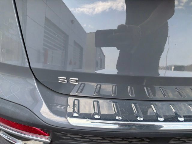 Used 2023 Volkswagen Taos SE w/ Panoramic Sunroof Package FWD image 9