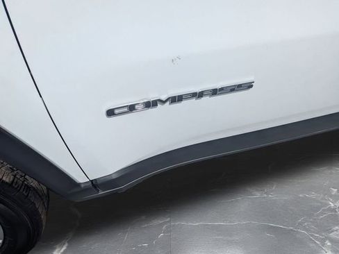 Used 2025 Jeep Compass Latitude AWD/4WD image 10