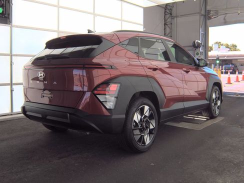 Used 2024 Hyundai Kona SEL FWD image 7