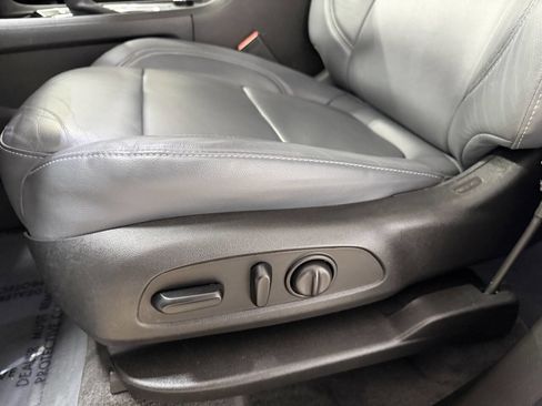 Used 2020 Chevrolet Traverse LT image 22