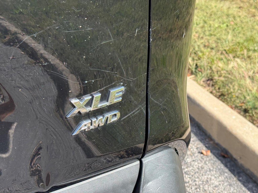 Certified 2021 Toyota RAV4 XLE AWD/4WD image 8
