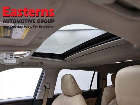 Used 2021 Toyota Highlander XLE AWD/4WD image 35