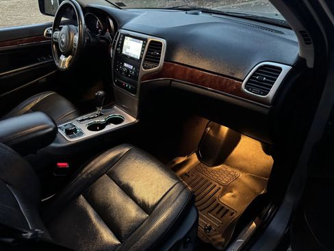 Used 2012 Jeep Grand Cherokee Limited image 9
