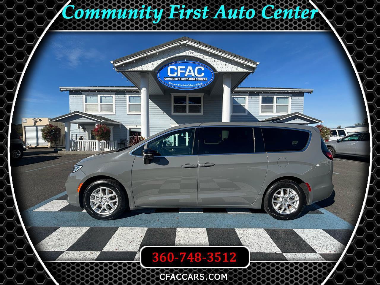 Used 2025 Chrysler Pacifica Select FWD image 1