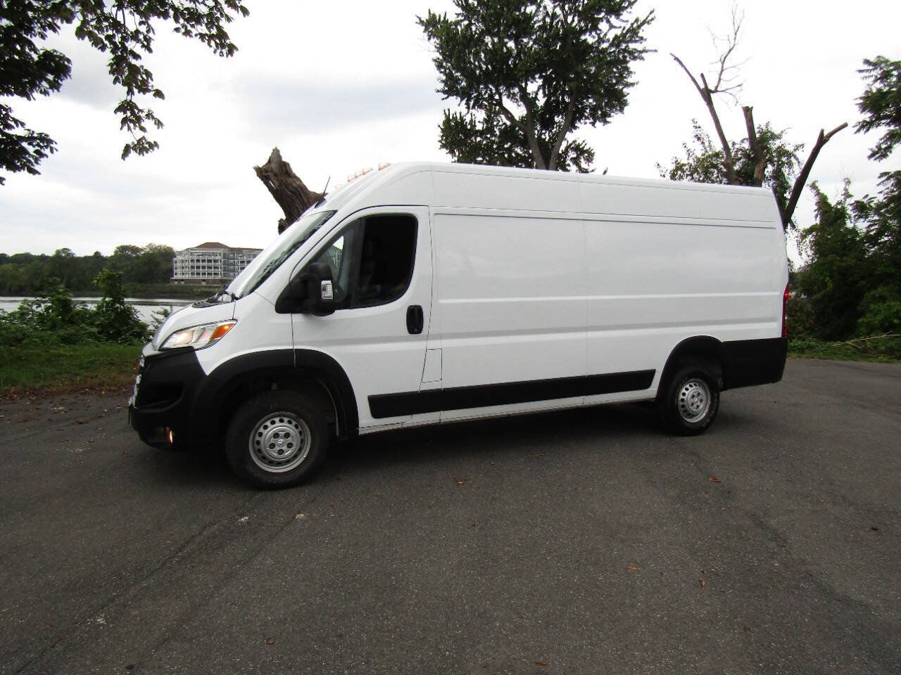 Used 2025 RAM ProMaster 3500 w/ Convenience Group FWD image 3