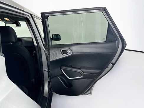 Used 2025 Kia Soul LX w/ LX Technology Package FWD image 28