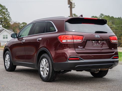 Used 2018 Kia Sorento LX image 5