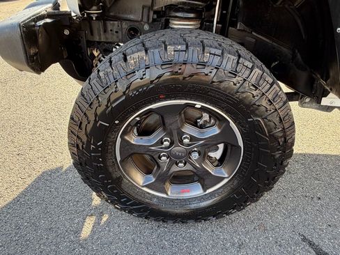 Certified 2022 Jeep Gladiator Sport image 16