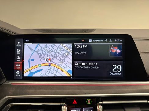 Used 2022 BMW X5 xDrive40i w/ M Sport Package image 12