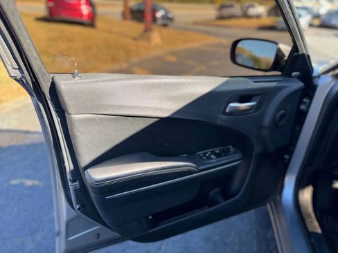 Used 2017 Dodge Charger SXT image 8