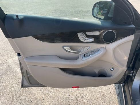 Used 2019 Mercedes-Benz C 300 Sedan image 8