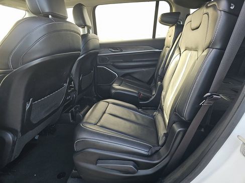 Used 2022 Jeep Grand Cherokee L Limited image 9