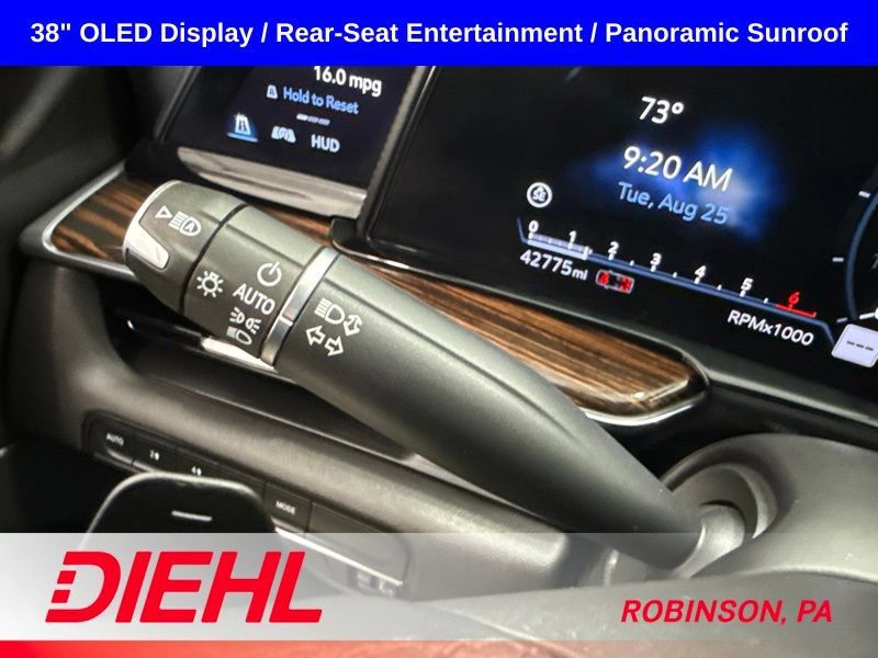 Used 2023 Cadillac Escalade ESV Premium Luxury AWD/4WD image 32