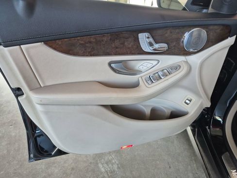 Used 2017 Mercedes-Benz GLC 300 4MATIC Coupe image 4