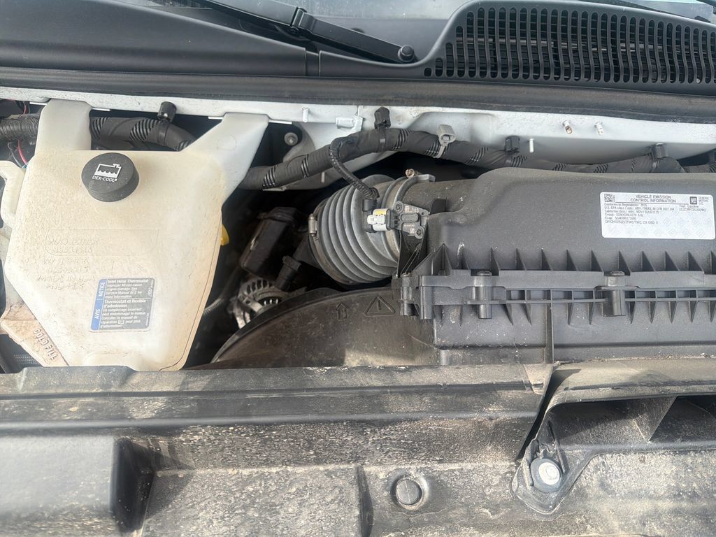 Used 2025 GMC Savana 3500 LT w/ LT Preferred Equipment Group RWD image 28