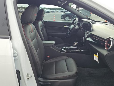 Used 2025 Chevrolet Trax RS w/ Driver Confidence Package FWD image 9