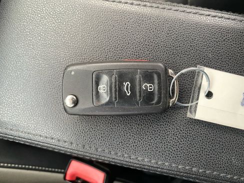 Used 2019 Volkswagen Beetle 2.0T S image 33