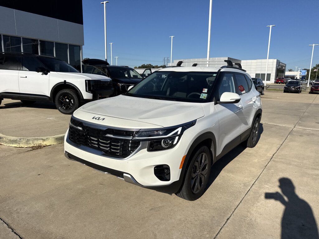 Certified 2024 Kia Seltos S FWD image 3