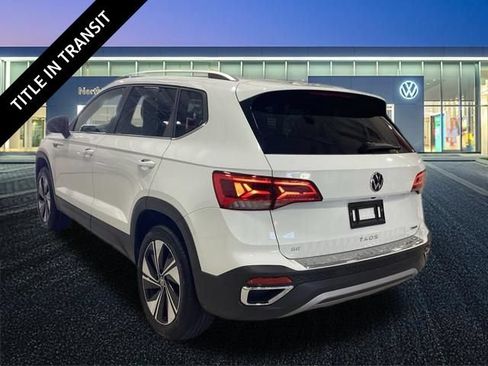 Used 2023 Volkswagen Taos SE w/ Panoramic Sunroof Package AWD/4WD image 3