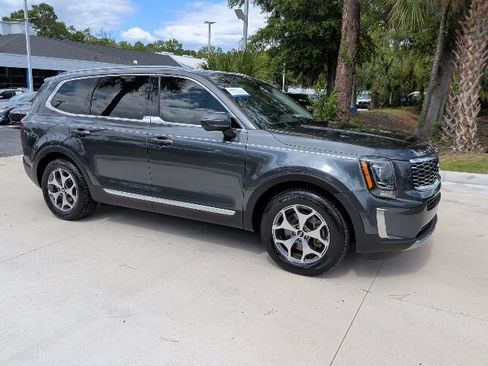Used 2020 Kia Telluride EX w/ Towing Package FWD image 3