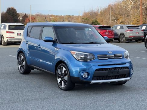 Used 2018 Kia Soul + image 2