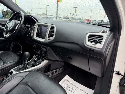 Used 2021 Jeep Compass Latitude w/ Sun and Sound Group AWD/4WD image 12