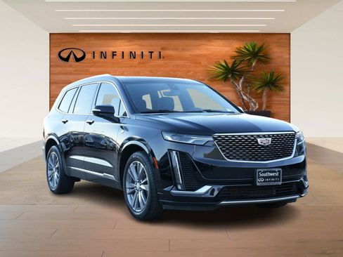 Used 2022 Cadillac XT6 Premium Luxury w/ Technology Package image 3