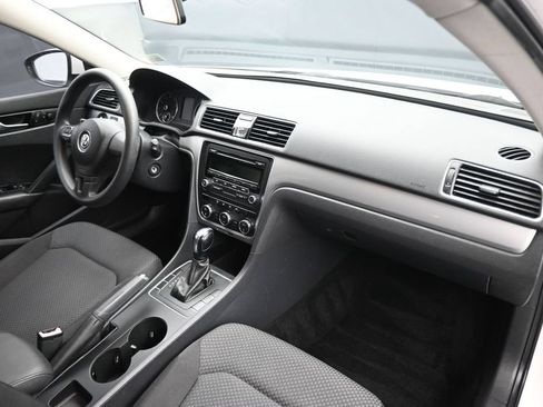 Used 2012 Volkswagen Passat 2.5 S FWD image 37