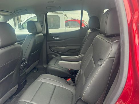 Used 2023 GMC Acadia SLT FWD image 7