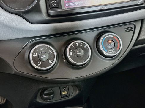 Used 2015 Toyota Yaris L FWD image 19