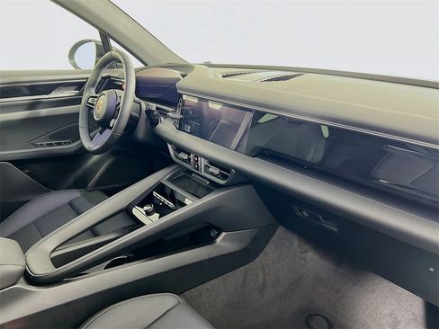 New 2025 Porsche Macan 4 Electric image 31
