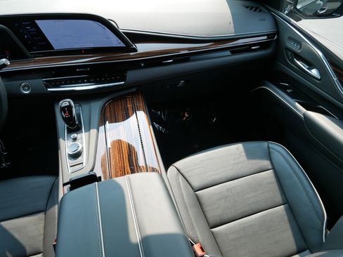 Used 2023 Cadillac Escalade ESV Premium Luxury w/ LPO, Radiant Package AWD/4WD image 9
